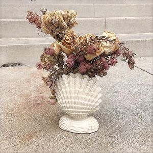 Vintage Porcelain shell vase